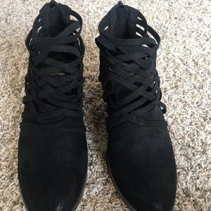 Women’s Black Fergie Bandana Booties